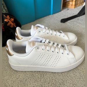 Adidas cloud foam comfort white shoes, size 6 (US).